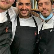 Profesor de cocina imparte clases individuales o colectivas, a gente con ganas de aprender a cocinar